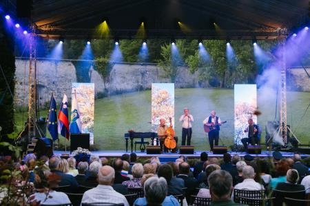 Župan Matej Slapar ob dnevu državnosti »Ko narod stoji odločno, z vero v svoje vrednote in pravice, postane nepremagljiv.«  (85)